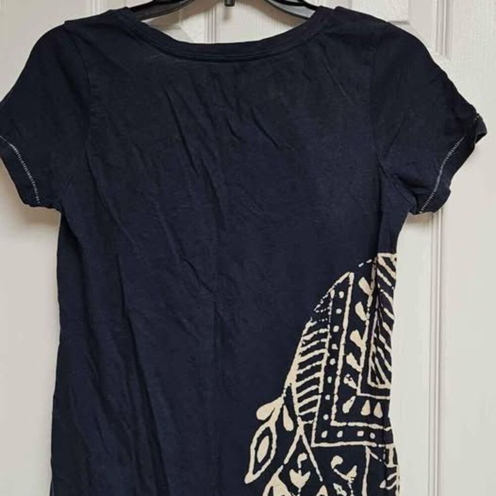 Lucky Brand womens Medium navy blue elephant graphic tshirt like new - Picture 4 of 4